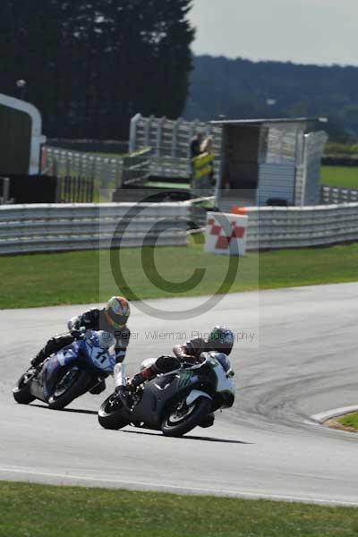 Motorcycle action photographs;Trackday digital images;event digital images;eventdigitalimages;no limits trackday;peter wileman photography;snetterton;snetterton circuit norfolk;snetterton photographs;trackday;trackday photos