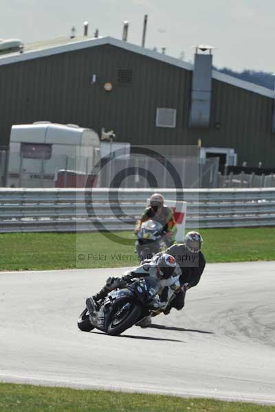 Motorcycle action photographs;Trackday digital images;event digital images;eventdigitalimages;no limits trackday;peter wileman photography;snetterton;snetterton circuit norfolk;snetterton photographs;trackday;trackday photos