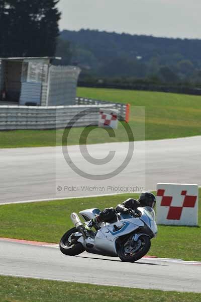 Motorcycle action photographs;Trackday digital images;event digital images;eventdigitalimages;no limits trackday;peter wileman photography;snetterton;snetterton circuit norfolk;snetterton photographs;trackday;trackday photos