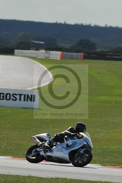 Motorcycle action photographs;Trackday digital images;event digital images;eventdigitalimages;no limits trackday;peter wileman photography;snetterton;snetterton circuit norfolk;snetterton photographs;trackday;trackday photos