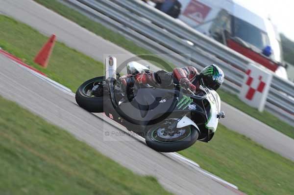 Motorcycle action photographs;Trackday digital images;event digital images;eventdigitalimages;no limits trackday;peter wileman photography;snetterton;snetterton circuit norfolk;snetterton photographs;trackday;trackday photos