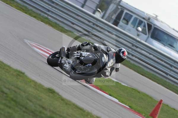 Motorcycle action photographs;Trackday digital images;event digital images;eventdigitalimages;no limits trackday;peter wileman photography;snetterton;snetterton circuit norfolk;snetterton photographs;trackday;trackday photos