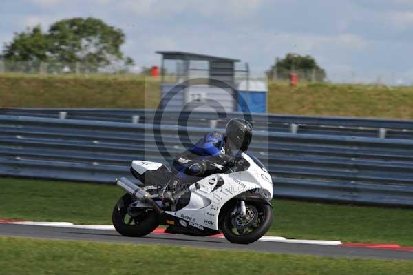 Motorcycle action photographs;Trackday digital images;event digital images;eventdigitalimages;no limits trackday;peter wileman photography;snetterton;snetterton circuit norfolk;snetterton photographs;trackday;trackday photos
