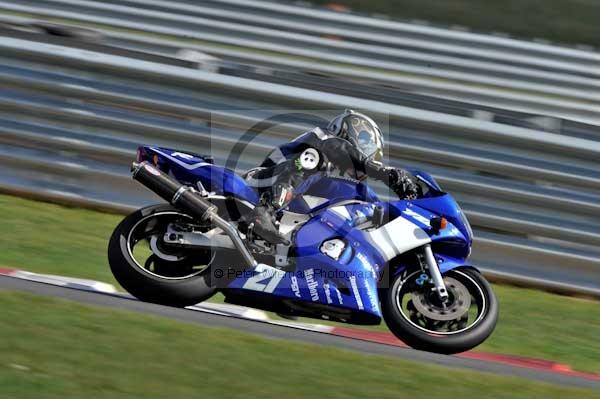 Motorcycle action photographs;Trackday digital images;event digital images;eventdigitalimages;no limits trackday;peter wileman photography;snetterton;snetterton circuit norfolk;snetterton photographs;trackday;trackday photos