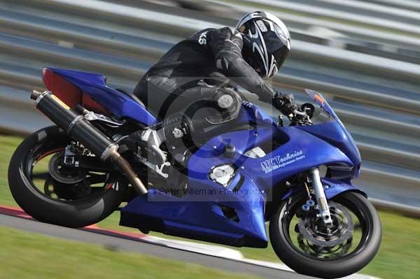 Motorcycle action photographs;Trackday digital images;event digital images;eventdigitalimages;no limits trackday;peter wileman photography;snetterton;snetterton circuit norfolk;snetterton photographs;trackday;trackday photos