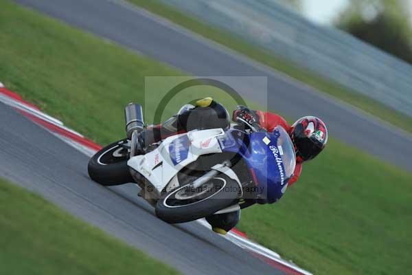 Motorcycle action photographs;Trackday digital images;event digital images;eventdigitalimages;no limits trackday;peter wileman photography;snetterton;snetterton circuit norfolk;snetterton photographs;trackday;trackday photos