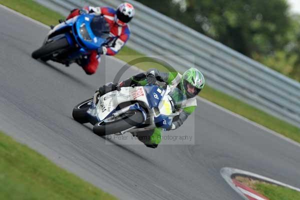 Motorcycle action photographs;Trackday digital images;event digital images;eventdigitalimages;no limits trackday;peter wileman photography;snetterton;snetterton circuit norfolk;snetterton photographs;trackday;trackday photos