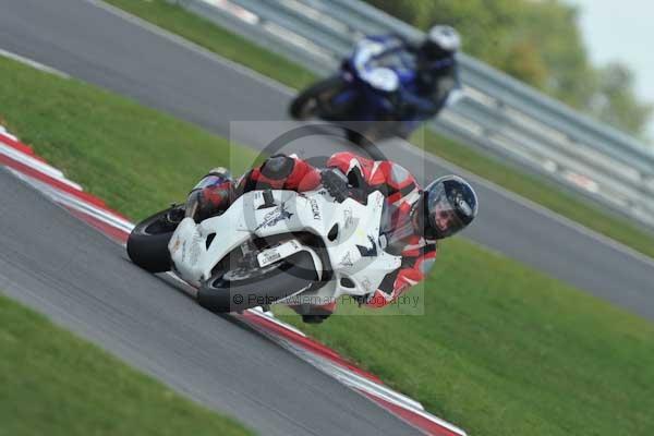 Motorcycle action photographs;Trackday digital images;event digital images;eventdigitalimages;no limits trackday;peter wileman photography;snetterton;snetterton circuit norfolk;snetterton photographs;trackday;trackday photos