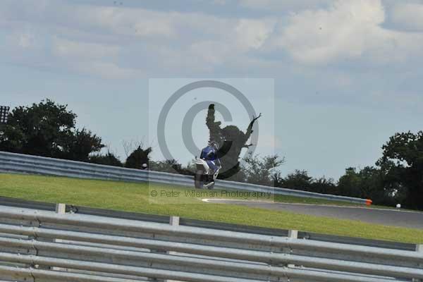 Motorcycle action photographs;Trackday digital images;event digital images;eventdigitalimages;no limits trackday;peter wileman photography;snetterton;snetterton circuit norfolk;snetterton photographs;trackday;trackday photos