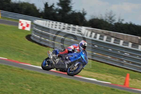 Motorcycle action photographs;Trackday digital images;event digital images;eventdigitalimages;no limits trackday;peter wileman photography;snetterton;snetterton circuit norfolk;snetterton photographs;trackday;trackday photos