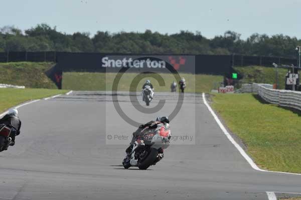 Motorcycle action photographs;Trackday digital images;event digital images;eventdigitalimages;no limits trackday;peter wileman photography;snetterton;snetterton circuit norfolk;snetterton photographs;trackday;trackday photos