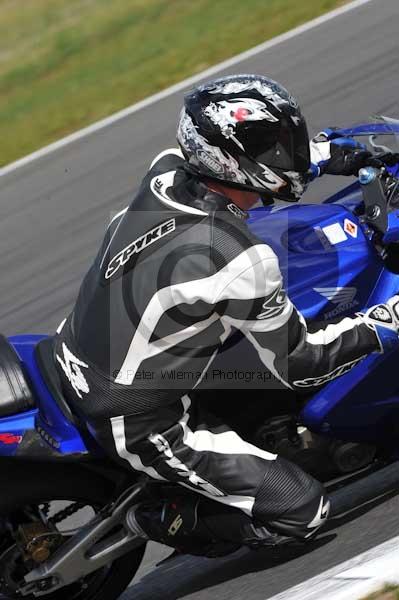 Motorcycle action photographs;Trackday digital images;event digital images;eventdigitalimages;no limits trackday;peter wileman photography;snetterton;snetterton circuit norfolk;snetterton photographs;trackday;trackday photos