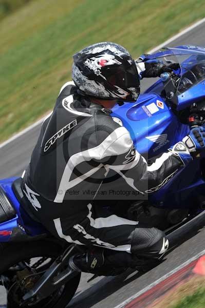 Motorcycle action photographs;Trackday digital images;event digital images;eventdigitalimages;no limits trackday;peter wileman photography;snetterton;snetterton circuit norfolk;snetterton photographs;trackday;trackday photos