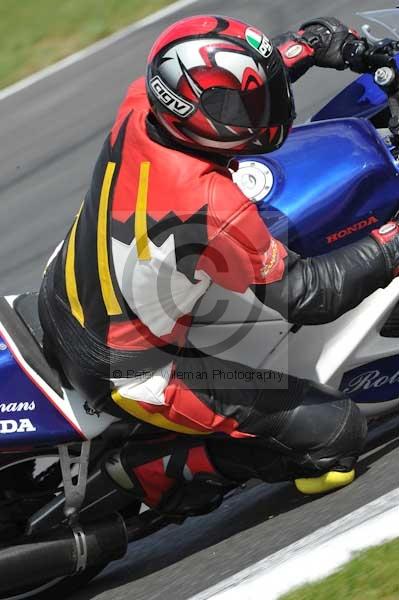 Motorcycle action photographs;Trackday digital images;event digital images;eventdigitalimages;no limits trackday;peter wileman photography;snetterton;snetterton circuit norfolk;snetterton photographs;trackday;trackday photos