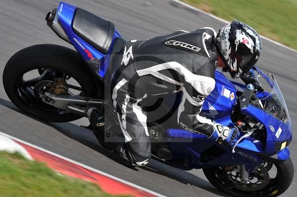 Motorcycle action photographs;Trackday digital images;event digital images;eventdigitalimages;no limits trackday;peter wileman photography;snetterton;snetterton circuit norfolk;snetterton photographs;trackday;trackday photos