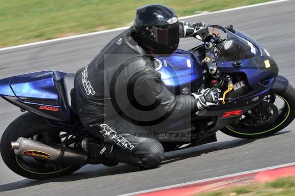 Motorcycle action photographs;Trackday digital images;event digital images;eventdigitalimages;no limits trackday;peter wileman photography;snetterton;snetterton circuit norfolk;snetterton photographs;trackday;trackday photos