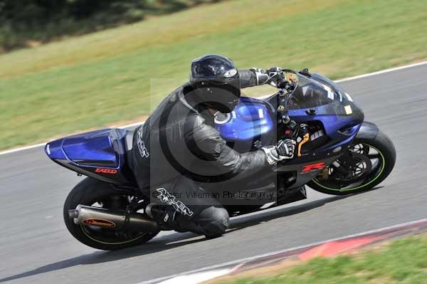 Motorcycle action photographs;Trackday digital images;event digital images;eventdigitalimages;no limits trackday;peter wileman photography;snetterton;snetterton circuit norfolk;snetterton photographs;trackday;trackday photos