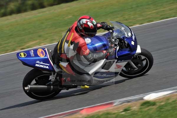 Motorcycle action photographs;Trackday digital images;event digital images;eventdigitalimages;no limits trackday;peter wileman photography;snetterton;snetterton circuit norfolk;snetterton photographs;trackday;trackday photos