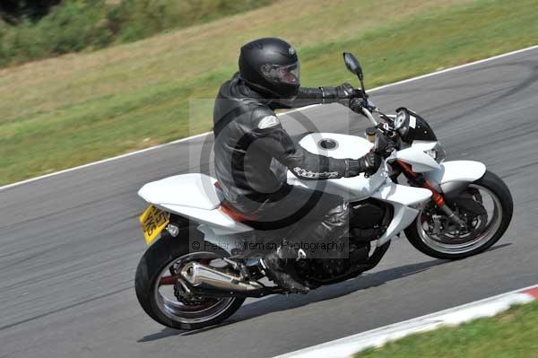 Motorcycle action photographs;Trackday digital images;event digital images;eventdigitalimages;no limits trackday;peter wileman photography;snetterton;snetterton circuit norfolk;snetterton photographs;trackday;trackday photos