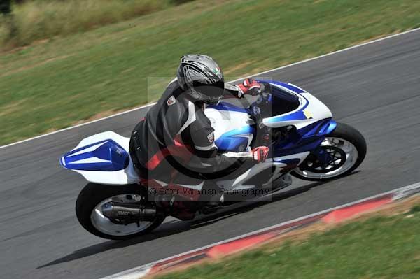 Motorcycle action photographs;Trackday digital images;event digital images;eventdigitalimages;no limits trackday;peter wileman photography;snetterton;snetterton circuit norfolk;snetterton photographs;trackday;trackday photos
