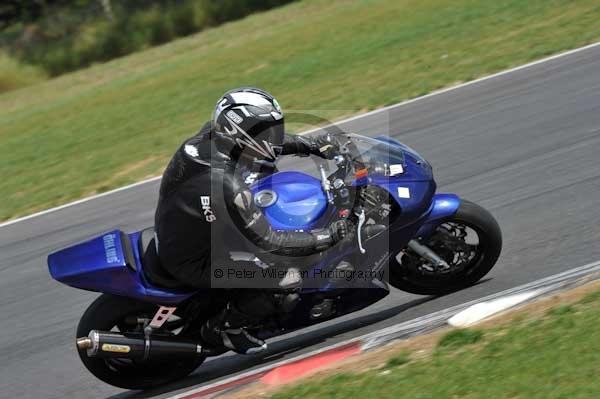 Motorcycle action photographs;Trackday digital images;event digital images;eventdigitalimages;no limits trackday;peter wileman photography;snetterton;snetterton circuit norfolk;snetterton photographs;trackday;trackday photos