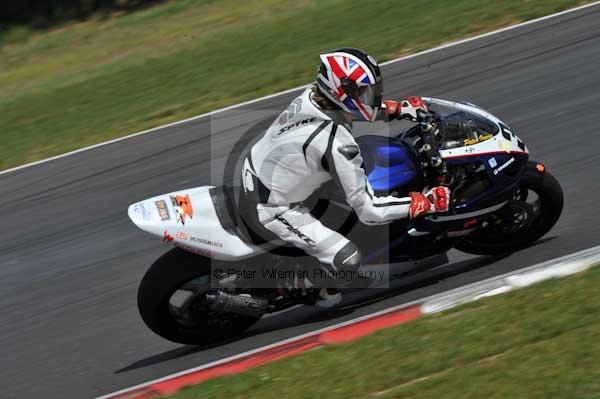 Motorcycle action photographs;Trackday digital images;event digital images;eventdigitalimages;no limits trackday;peter wileman photography;snetterton;snetterton circuit norfolk;snetterton photographs;trackday;trackday photos