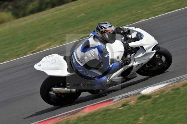Motorcycle action photographs;Trackday digital images;event digital images;eventdigitalimages;no limits trackday;peter wileman photography;snetterton;snetterton circuit norfolk;snetterton photographs;trackday;trackday photos
