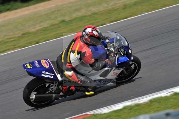 Motorcycle action photographs;Trackday digital images;event digital images;eventdigitalimages;no limits trackday;peter wileman photography;snetterton;snetterton circuit norfolk;snetterton photographs;trackday;trackday photos