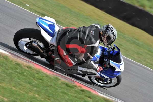Motorcycle action photographs;Trackday digital images;event digital images;eventdigitalimages;no limits trackday;peter wileman photography;snetterton;snetterton circuit norfolk;snetterton photographs;trackday;trackday photos