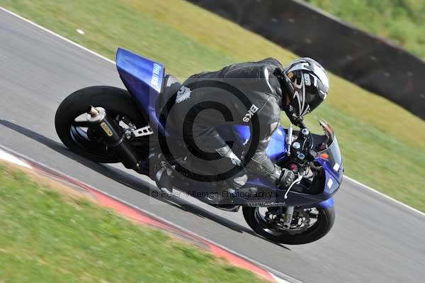 Motorcycle action photographs;Trackday digital images;event digital images;eventdigitalimages;no limits trackday;peter wileman photography;snetterton;snetterton circuit norfolk;snetterton photographs;trackday;trackday photos