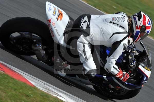 Motorcycle action photographs;Trackday digital images;event digital images;eventdigitalimages;no limits trackday;peter wileman photography;snetterton;snetterton circuit norfolk;snetterton photographs;trackday;trackday photos