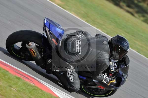 Motorcycle action photographs;Trackday digital images;event digital images;eventdigitalimages;no limits trackday;peter wileman photography;snetterton;snetterton circuit norfolk;snetterton photographs;trackday;trackday photos