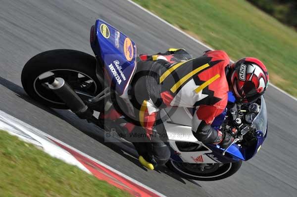 Motorcycle action photographs;Trackday digital images;event digital images;eventdigitalimages;no limits trackday;peter wileman photography;snetterton;snetterton circuit norfolk;snetterton photographs;trackday;trackday photos