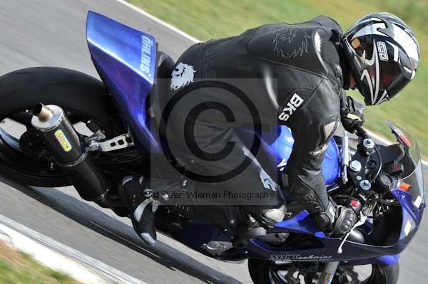 Motorcycle action photographs;Trackday digital images;event digital images;eventdigitalimages;no limits trackday;peter wileman photography;snetterton;snetterton circuit norfolk;snetterton photographs;trackday;trackday photos