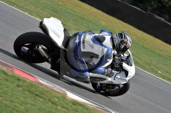 Motorcycle action photographs;Trackday digital images;event digital images;eventdigitalimages;no limits trackday;peter wileman photography;snetterton;snetterton circuit norfolk;snetterton photographs;trackday;trackday photos