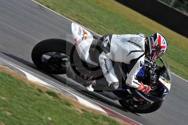 Motorcycle action photographs;Trackday digital images;event digital images;eventdigitalimages;no limits trackday;peter wileman photography;snetterton;snetterton circuit norfolk;snetterton photographs;trackday;trackday photos
