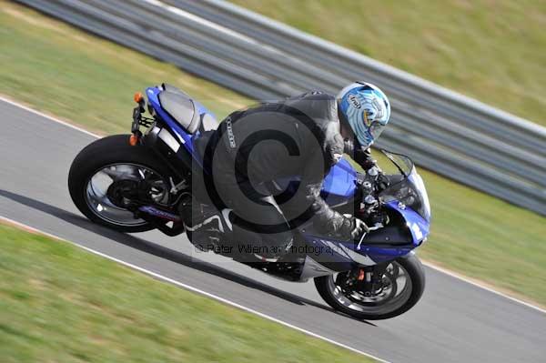 Motorcycle action photographs;Trackday digital images;event digital images;eventdigitalimages;no limits trackday;peter wileman photography;snetterton;snetterton circuit norfolk;snetterton photographs;trackday;trackday photos
