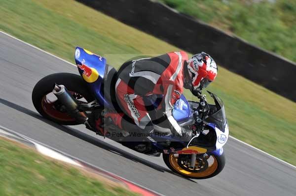 Motorcycle action photographs;Trackday digital images;event digital images;eventdigitalimages;no limits trackday;peter wileman photography;snetterton;snetterton circuit norfolk;snetterton photographs;trackday;trackday photos
