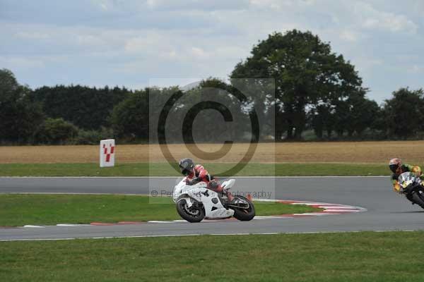 Motorcycle action photographs;Trackday digital images;event digital images;eventdigitalimages;no limits trackday;peter wileman photography;snetterton;snetterton circuit norfolk;snetterton photographs;trackday;trackday photos
