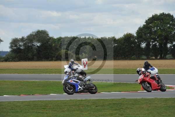 Motorcycle action photographs;Trackday digital images;event digital images;eventdigitalimages;no limits trackday;peter wileman photography;snetterton;snetterton circuit norfolk;snetterton photographs;trackday;trackday photos