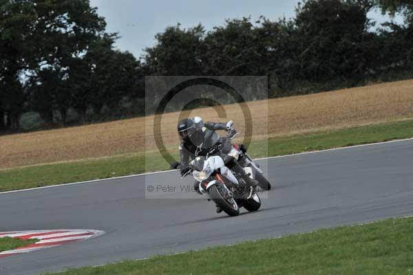 Motorcycle action photographs;Trackday digital images;event digital images;eventdigitalimages;no limits trackday;peter wileman photography;snetterton;snetterton circuit norfolk;snetterton photographs;trackday;trackday photos