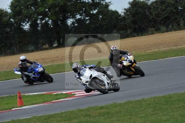 Motorcycle action photographs;Trackday digital images;event digital images;eventdigitalimages;no limits trackday;peter wileman photography;snetterton;snetterton circuit norfolk;snetterton photographs;trackday;trackday photos