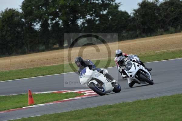 Motorcycle action photographs;Trackday digital images;event digital images;eventdigitalimages;no limits trackday;peter wileman photography;snetterton;snetterton circuit norfolk;snetterton photographs;trackday;trackday photos