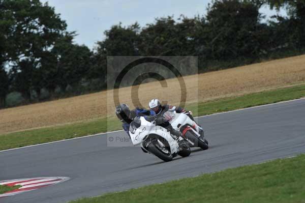 Motorcycle action photographs;Trackday digital images;event digital images;eventdigitalimages;no limits trackday;peter wileman photography;snetterton;snetterton circuit norfolk;snetterton photographs;trackday;trackday photos