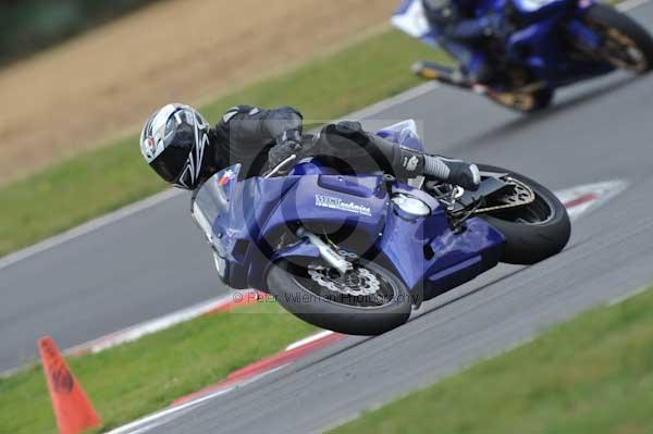 Motorcycle action photographs;Trackday digital images;event digital images;eventdigitalimages;no limits trackday;peter wileman photography;snetterton;snetterton circuit norfolk;snetterton photographs;trackday;trackday photos