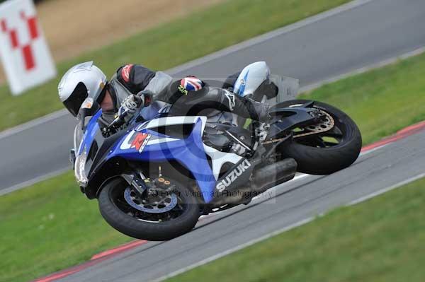 Motorcycle action photographs;Trackday digital images;event digital images;eventdigitalimages;no limits trackday;peter wileman photography;snetterton;snetterton circuit norfolk;snetterton photographs;trackday;trackday photos