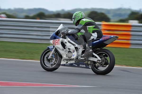 Motorcycle action photographs;Trackday digital images;event digital images;eventdigitalimages;no limits trackday;peter wileman photography;snetterton;snetterton circuit norfolk;snetterton photographs;trackday;trackday photos