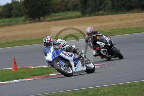 Motorcycle action photographs;Trackday digital images;event digital images;eventdigitalimages;no limits trackday;peter wileman photography;snetterton;snetterton circuit norfolk;snetterton photographs;trackday;trackday photos