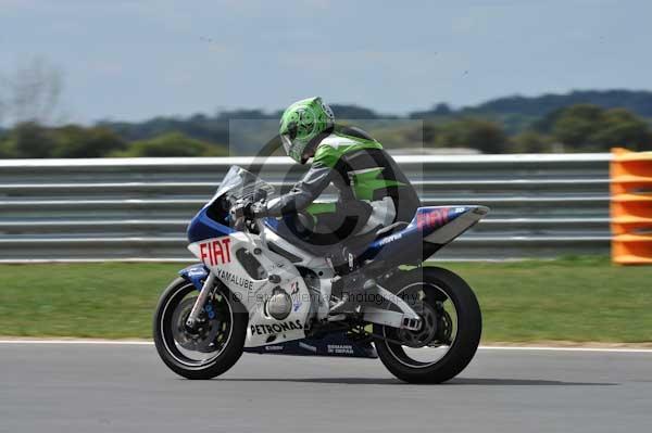 Motorcycle action photographs;Trackday digital images;event digital images;eventdigitalimages;no limits trackday;peter wileman photography;snetterton;snetterton circuit norfolk;snetterton photographs;trackday;trackday photos