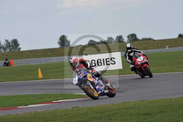 Motorcycle action photographs;Trackday digital images;event digital images;eventdigitalimages;no limits trackday;peter wileman photography;snetterton;snetterton circuit norfolk;snetterton photographs;trackday;trackday photos